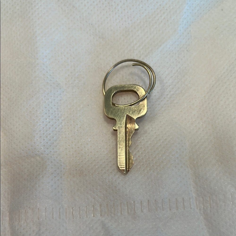 Louis Vuitton Gold tone key #316 - Picture 2 of 2